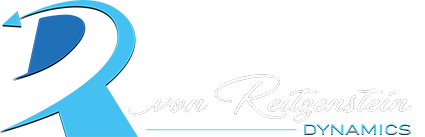 RD von Reitzenstein Weiß Logo Mini Logo von Marketing Agentur von Reitzenstein Dynamics UG: Ein stilisiertes, geschwungenes blaues „R“ mit einem nach oben gerichteten Pfeil, das Fortschritt und digitales Wachstum symbolisiert. Rechts daneben der Schriftzug „von Reitzenstein“ in eleganter weißer Schreibschrift und „DYNAMICS“ in modernen, blauen Großbuchstaben